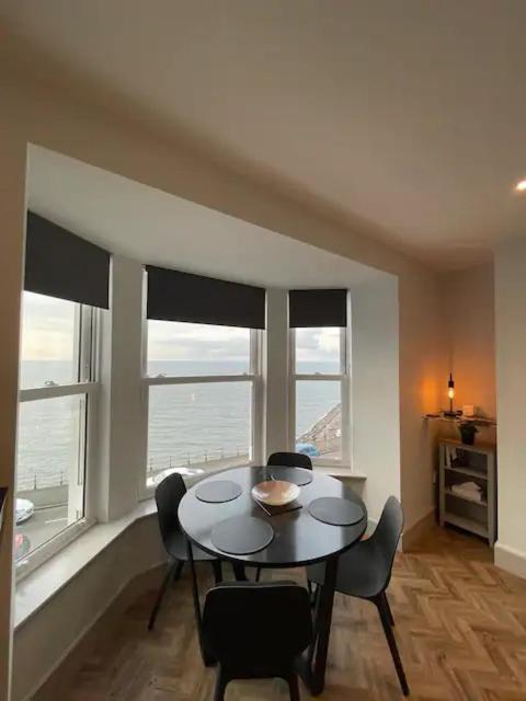 Superb 2 Bedroom Sea View Flat Scarborough Extérieur photo