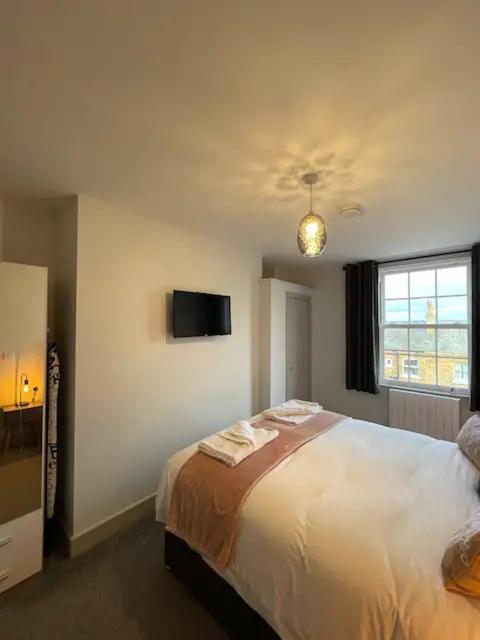 Superb 2 Bedroom Sea View Flat Scarborough Extérieur photo